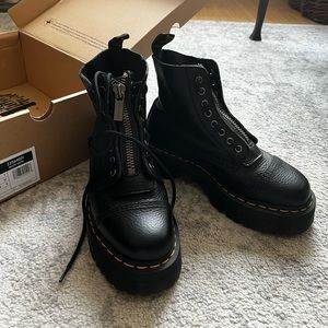 Sinclair black Dr. Martens